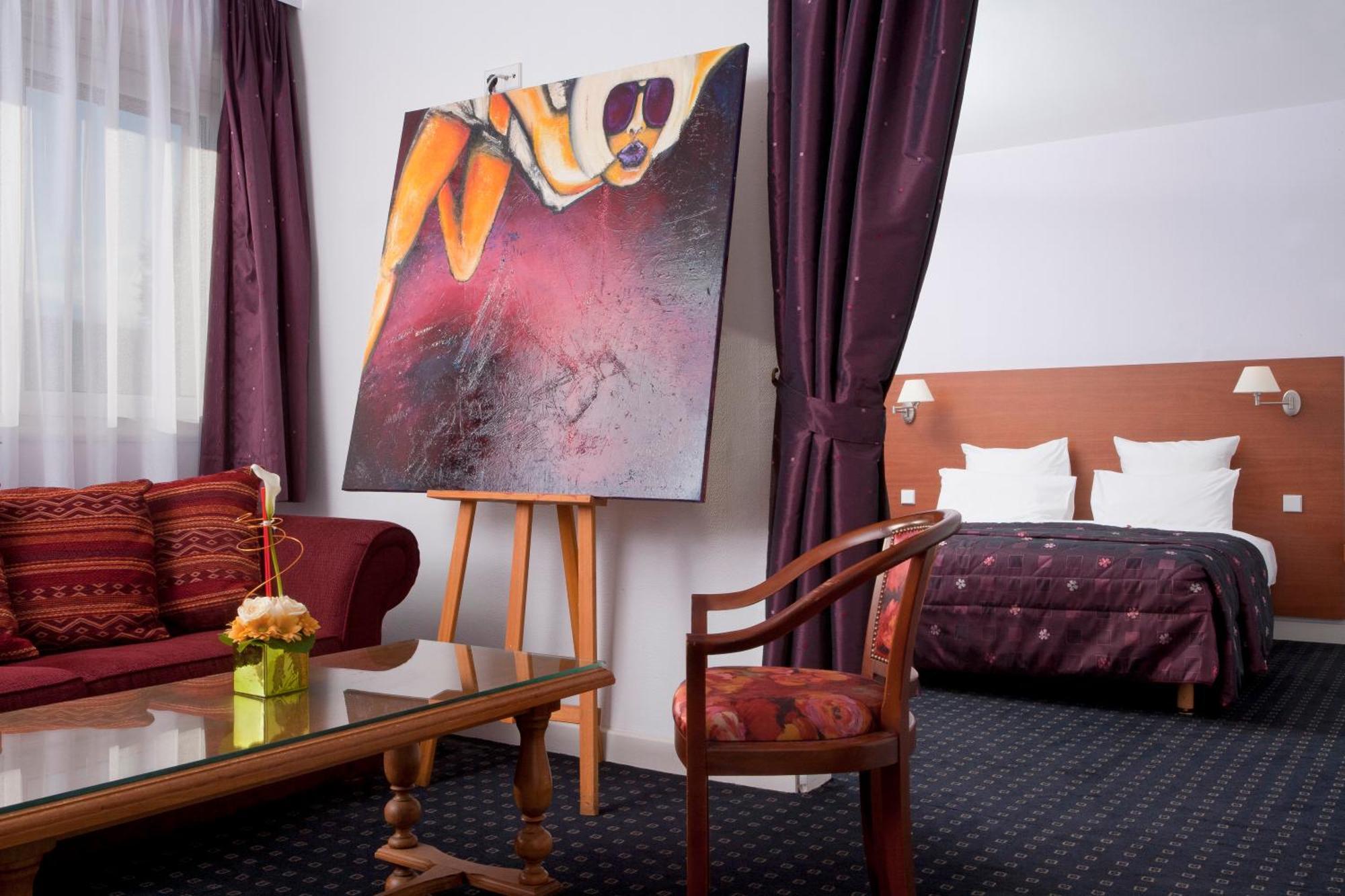 Hotel Restaurant Logis La Palette Wettolsheim Eksteriør billede